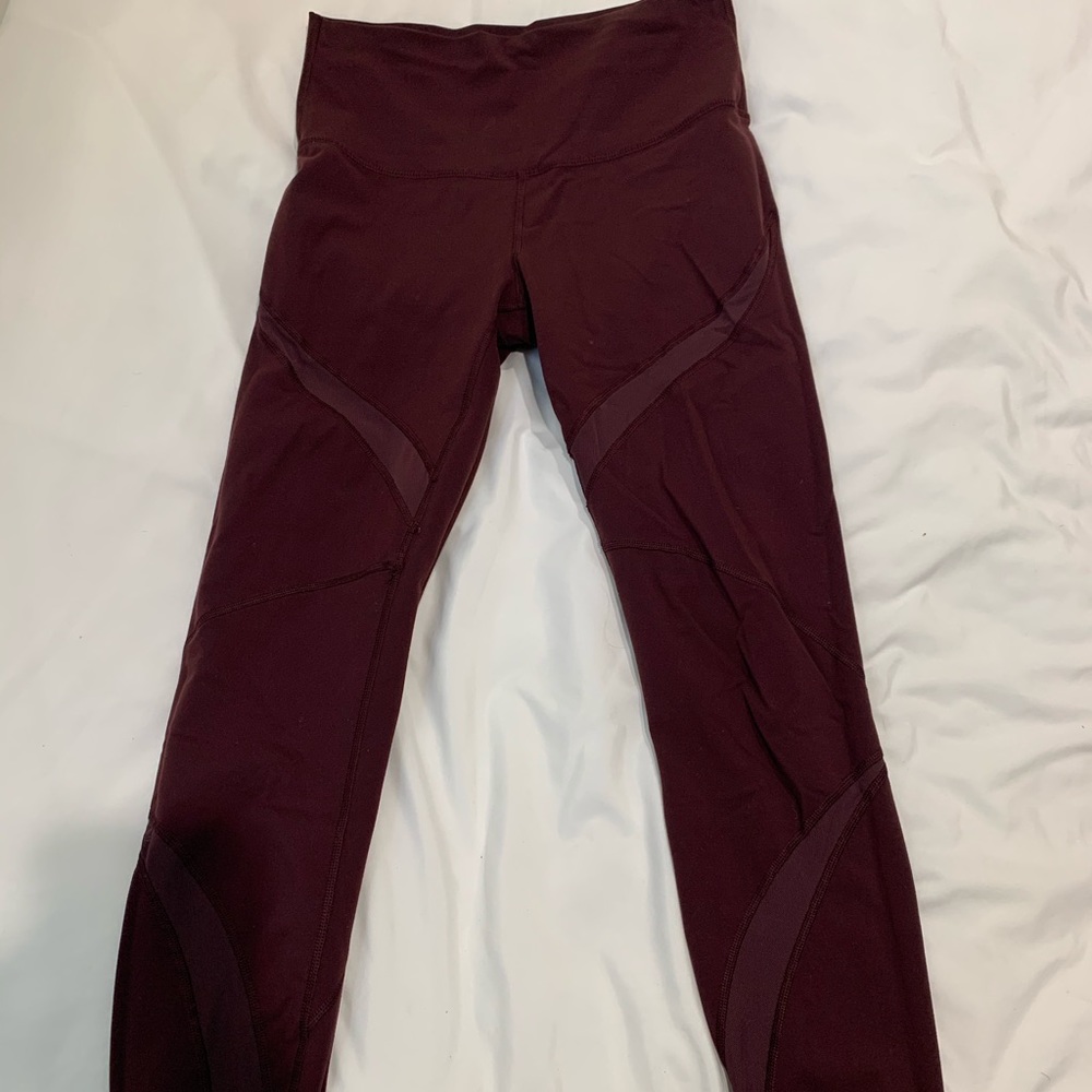 Lululemon cropped leggings size 6 with mesh detail